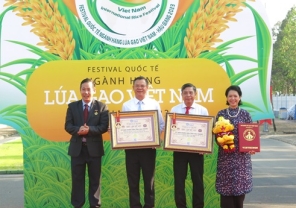 Tỉnh Hậu Giang xác lập 02 Kỷ lục mới tại Festival Quốc tế ngành hàng Lúa gạo Việt Nam 2023